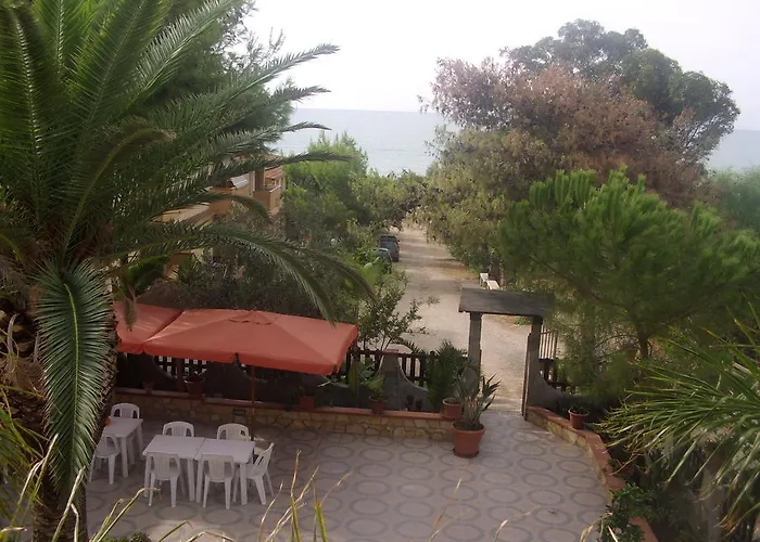 Pensión Valoroso Village