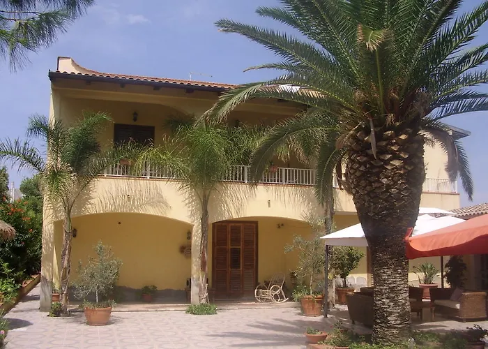 Pensión Valoroso Village Licata